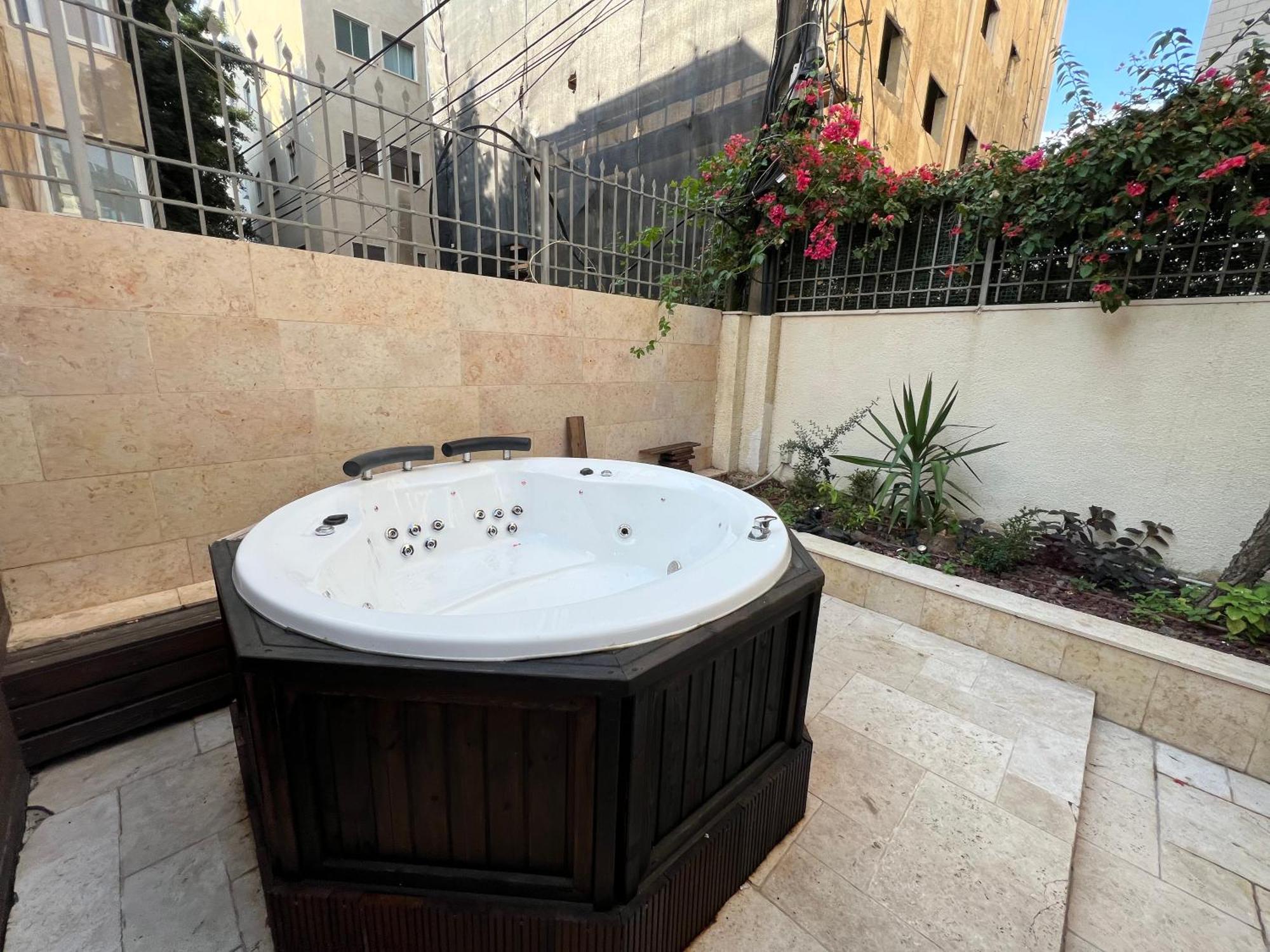 Beer Garden Hotel Tel Aviv Exterior photo