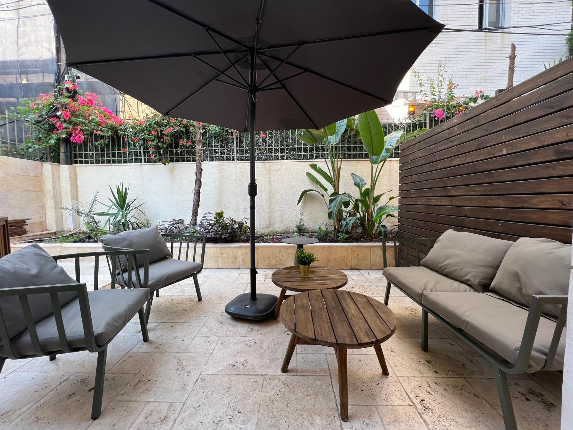 Beer Garden Hotel Tel Aviv Exterior photo